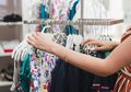 Jangan Sembarangan Belanja di Tengah Pandemi! Virus Corona Ternyata Mudah Menyebar di Toko Baju