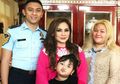 Jadi Janda Usai Digugat Cerai Anggota TNI, Putri Sulung Nia Daniaty Kini Pacari Seorang Taruna, Sudah Ajak Sang Kekasih Bertemu Sang Ibunda, Netizen: Ganti Lagi?