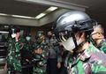 Lawan Corona, TNI Pakai Helm Pendeteksi Suhu Tubuh dari Jarak 10 Meter