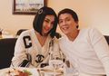 Syuting Bareng Reino Barack, Syahrini Justru Jadi Sorotan Lewat Tampilannya Pakai Masker Brandnya Sendiri!