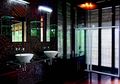 Kamar Mandi dengan Pancuran Tanpa Bathtub, Desain Terbuka Tetap Privat