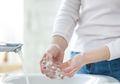5 Kesalahan Mencuci Tangan yang Justru Buat Virus Corona Tetap Bertahan, Salah Satunya Menutup Keran Air dengan Tangan