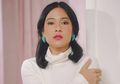 Dian Sastrowardoyo Bagikan Potret Jadul Dirinya saat Wisuda, Penampilannya Justru Bikin Salfok Netizen!