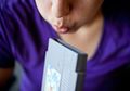 10 Life Hacks yang Dilakukan Anak 90-an, Tapi Udah Nggak Berguna Lagi Sekarang