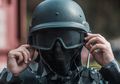 Remaja Ini Temukan Benda Berbahaya Saat Bersih-bersih Gudang, Pasukan Militer Pun Turun Tangan
