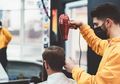 COVID-19 Tersebar di Barbershop, Dua Kapster Terjangkit, Pelanggan Dikejar untuk Rapid Test