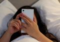 Begadang Sambil Main Ponsel, Wanita Ini Ditemukan Tewas Sambil Memegang Ponsel, Tak Disangka Kebiasaan Itu Bisa Sebabkan Penyakit Tak Terdeteksi Ini