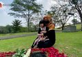 Baru Berusia 3 Tahun, Reaksi Putri Ririn Ekawati Saat Pertama Kali Kunjungi Makam Sang Ayah Bikin Haru, Cattleya: Papa Kok Nggak Muncul-muncul?