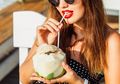 Wanita Ini Terkejut Dapati Perubahan Drastis pada Tubuhnya, Setelah Minum Air Kelapa Saat Perut Kosong Selama Seminggu