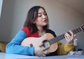 Mxmtoon Rilis Video Musik dan Single Baru dengan Judul 'Bon Iver'