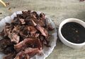 Bak Menantang Maut, China Malah Gelar Pesta Rakyat Makan Daging Anjing dan Minuman Keras di Tengah Badai Covid-19 Belum Usai, Ekspresi Hewan Lucu Ini Memelas saat akan Dibantai
