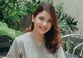 Hamil 21 Minggu, Pose Yoga Chelsea Olivia dengan Punggung Melekuk Berbalut Hot Pants Bikin Netizen Ngilu!