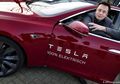 Elon Musk Kasih Kode GTA Bakal Bisa Dimainin di Tesla, Mungkin Nggak Ya?
