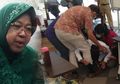 Sampai Tak Kuasa Bendung Air Mata dan Nekat Bersujud di Kaki Seorang Dokter, Pakar Komunikasi Sebut Sikap Tri Rismaharini Berlebihan