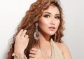 Biasa Umbar Tampilan Seksi, Kini Ayu Ting Ting Tampil Beda dengan Dress Putih! Bikin Pangling Banget?