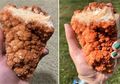 Mirip Potongan Ayam Goreng, Cewek Ini Temukan Batuan Kristal Langka