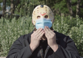 Jason Voorhees Sebarkan Cara Tepat Pakai Masker di Iklan Layanan Masyarakat Jenaka