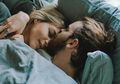 Studi: Tidur Bareng Pasangan Bisa Bikin Lebih Nyenyak dan Pulas