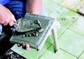 Lebih Praktis dengan Perekat Instan, Tanpa Harus Bongkar yang Lama