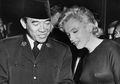 Minta SPG Berjajar Hanya untuk Menanyakan Ukuran 'Benda Pribadinya', Inilah Polah Bung Karno di Depan Janda Raja Film Hollywood