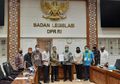 Bikin Anggota DPR Naik Pitam, Viral Gedungnya Mendadak Dijual di Toko Online Dengan Harga Tak Masuk Akal, Ternyata Gedung DPR yang Super Mewah itu Bukan Gedung Sembarangan