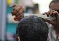 Tak Perlu Dicabut atau Disemir! Uban Bisa Diatasi Seketika Hanya dengan Kulit Kentang, Begini Caranya