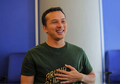 Nicholas Saputra Tetap Ikut Ngantre saat Divaksin, Netizen: National Treasure Banget