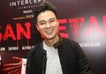 Baim Wong Geram dengan Oknum yang Lempar Botol Plastik ke Kuda Nil