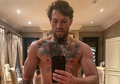 Gak Ada Akhlak, Conor McGregor Pamer Kelamin ke Mama Muda di Toilet!