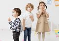 Agar Tidak Jadi Anak Pelit, Coba Lakukan #FamilyQuality Ini agar Si Kecil Gemar Berbagi dengan Teman-temannya