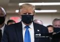 Akhirnya Donald Trump Mengenakan Masker Untuk Pertama Kalinya, Rupanya Dia Sudah Berkenalan dengan Covid-19