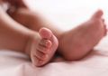 Ibu Usia 16 Tahun Ini Lempar Bayinya Keluar Jendela Hingga Atap Tetangga, Si Bayi Hidup