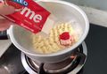 Anak Kos Menangis Melihat Ini, Youtuber Bikin Mie Instant Campur Oreo Supreme