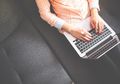 7 Bahaya yang Mengintai Tubuh Jika Kita Sering Letakkan Laptop di Paha