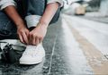 Hanya Pakai Pasta Gigi Sepatu Putih Bisa Kinclong Seperti Baru, Begini Cara Membersihkannya