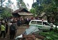 Berada di Belakang Mobil yang Dikendarai Sang Ibu, Bocah 7 Tahun Ini Ditemukan Meninggal Setelah Terhantam dengan Keras, Dinding Setinggi 1 Meter Sampai Roboh