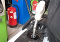 Jangan Sampe Luber, Pahami Batasan Mengisi Bensin Sepeda Motor yang Benar