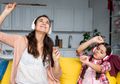 Seru-seruan Mendengarkan Musik Bersama Si Kecil Jadi Alternatif #FamilyQuality di Rumah yang Bisa Mengasah Kemampuan Otak Anak