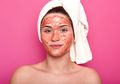 Pilihan Scrub Sekaligus Masker Wajah 2 in 1, Praktis Bikin Wajah Mulus!