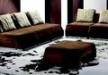 Menakar Plus Minus Bahan Suede yang Asli dan Sintetis, Pilih Mana?