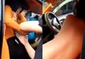 Asik Nongkrong dengan Suami Orang di Cafe, Guru Cantik Ini Langsung Dihajar dan Dikeroyok Geng Mama Muda di Tempat, Sudah Dijambak, Celana Dalam Sampai Dilucuti di Tempat Umum