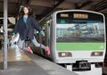 10 Foto Levitasi Menakjubkan Karya Fotografer Jepang, Murni Tanpa Photoshop!