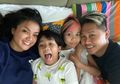 Lebih 'Parah' dari Touring Jakarta-Bali, Nirina Zubir Mengalami Kecelakaan Saat Bersepeda di Pangandaran: 'Padahal Kita Sudah Hati-hati!'