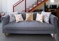 Tips Mudah Menata Sofa dengan Cushion, Coba Siasati Sofa Lama!