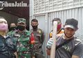 Jaga Rumah Bupati Kediri, Satpol PP Kecolongan, Kembang Api Berukuran Besar Dilempar 2 Orang Tak Dikenal ke Kediaman Haryanti Sutrisno, Polisi Sebut Ada Ancaman