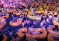 Ribuan Pengunjung Berdesakan dalam Kolam Renang, Pesta Musik di Wuhan Panen Kecaman dari Seluruh Dunia, China Justru Beri Pembelaan