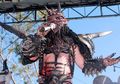 Siswa Ini Pake Kostum Tiap Ngambil Rapot, Terbaru Jadi Cosplay Personil GWAR