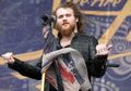 Lama Nggak Nge-scream, Frontman Asking Alexandria Nyanyi Lagu Bernuansa Soul untuk Proyek Solonya