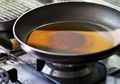 Jangan Buru-buru Dibuang! Minyak Jelantah Rupanya Jadi Kunci Hebat Atasi Berbagai Masalah Dapur dan Rumah: Jadi Pelumas dan Atasi Karat!