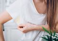 Hanya Bermodalkan Campuran Air Lemon, Siapa Sangka Kemeja Putih Bisa Kembali Cemerlang! Ibu-ibu Mesti Coba